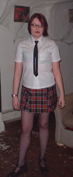 schoolgirl.jpg (55004 bytes)